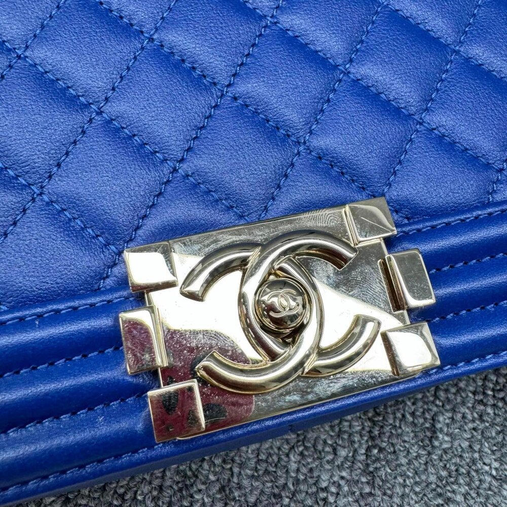 100% Authentic Chanel Boy Medium Caviar Shoulder Bag - Picture 4 of 14